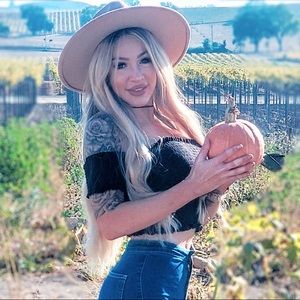 Meet your Posher, Tessara